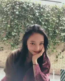 印度女子在警局门口闹自杀画面太喜感被做成表情包

