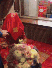 关晓彤晒街头氛围感随拍穿黑色皮衣好时髦
