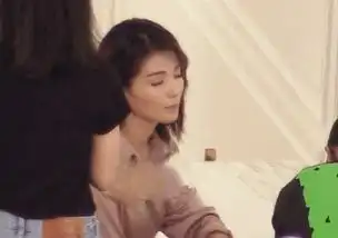 刘涛花容失色疲惫不堪,赚钱养家累趴了
