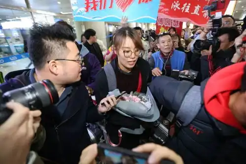 泳坛最美女神刘湘跟你打招呼行走的表情包傅园慧青岛迎来众多国家游泳队高手
