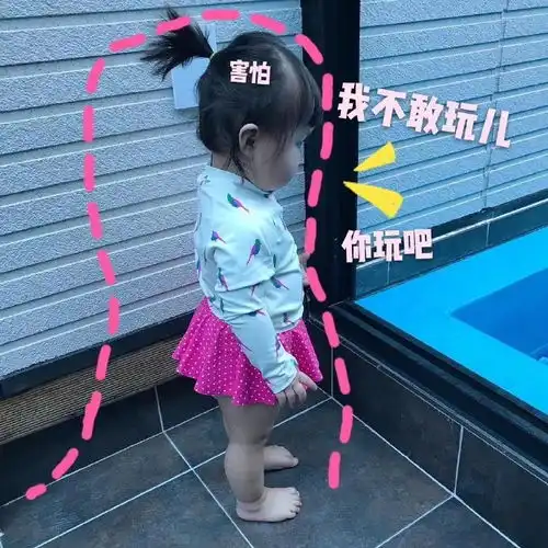 亲亲表情包他人再好也是别人的,我只是你的,想我就抱抱空气
