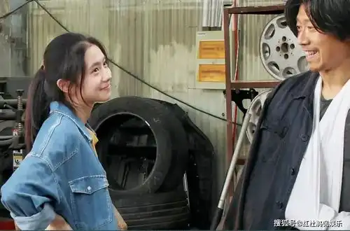 新晋00后谋女郎刘浩存,送你一朵小红花表现亮眼,后生可畏
