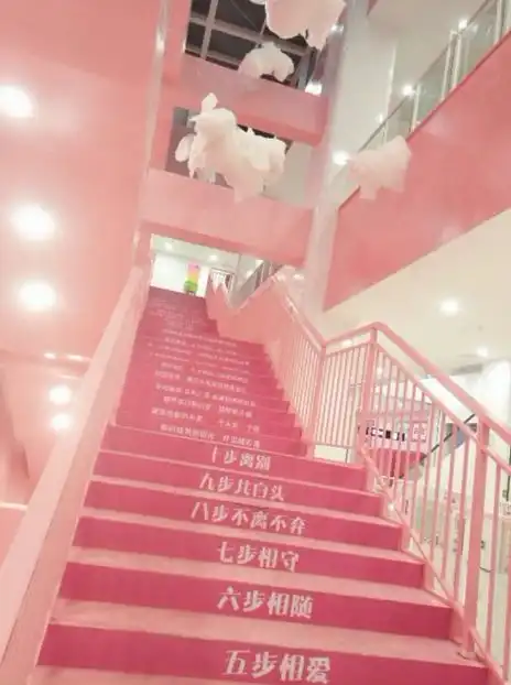 美哭这个地铁站刷屏了
