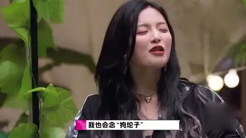 杨超越模仿宋木子表情太魔性,直接把小伙伴笑喷,这是要走谐星路线嘛
