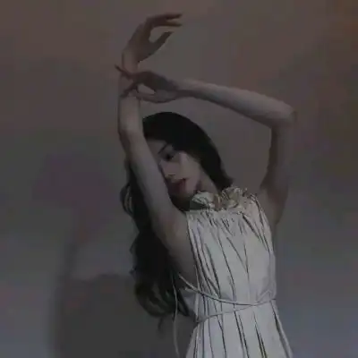 让人想哭的伤感意境美女头像最新版对同一个人也可以心动千万次
