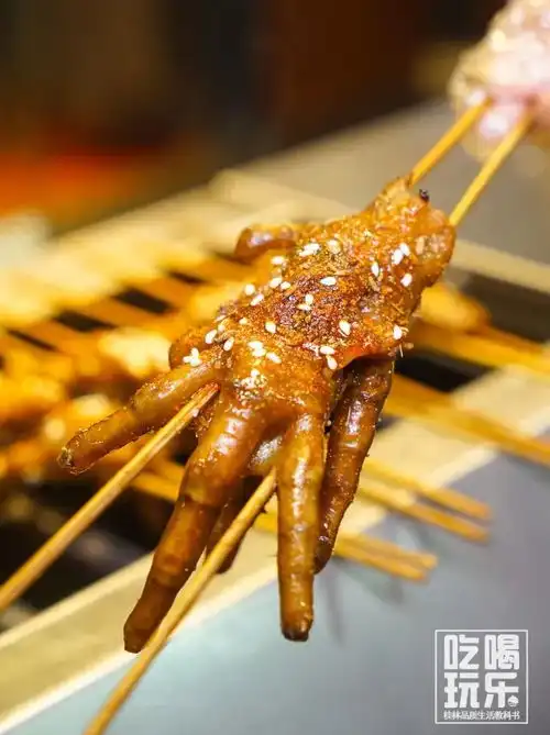 北京小吃top3的神秘烤鸡爪现身桂林,火爆狂送1个月,好吃到嘶吼
