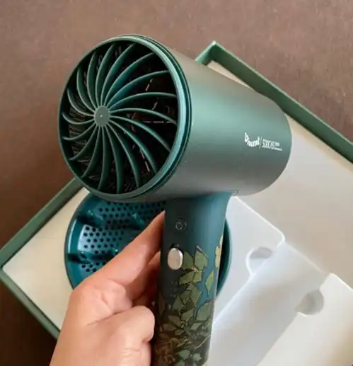戴森遭遇挑战素士h5电吹风机评测简约而强大,带负离子速干
