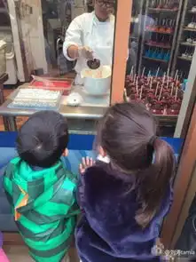 刘涛晒一家四口游玩照与儿子甜蜜亲吻
