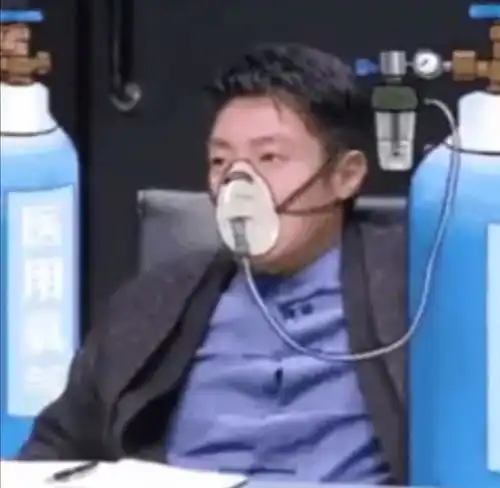 央视一哥康辉人设崩塌,怼哭撒贝宁,丁克23年,背后居然是宠妻狂魔
