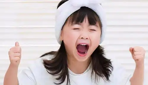 进入仇亲期的孩子,会出现4种表现,父母要学会和孩子做朋友
