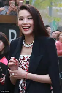 舒淇出席活动似女老板见熟人瞪眼表情呆萌
