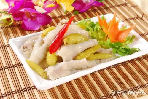 你想不想来点泡椒凤爪和瓶啤酒呢

