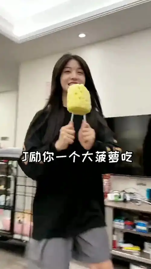 看聪姐的表情我不自觉的咽了下咽口水
