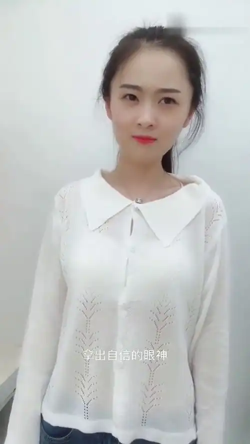 看美女拿出爱谁谁的表情,走出六亲不认的步伐,太搞笑了
