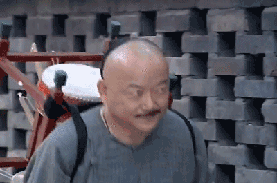 搞笑gif对于睡觉不老实的孩子,当爹的居然用这种办法表妹
