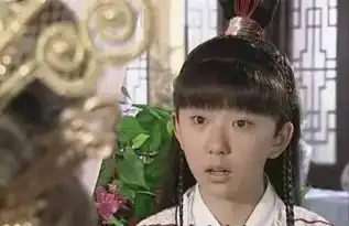 女儿身却演男儿戏出名,长大之后假小子变大美女
