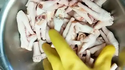 泡椒凤爪怎么缺冰水又脆又白又入味,谁规定的天热时吃呢
