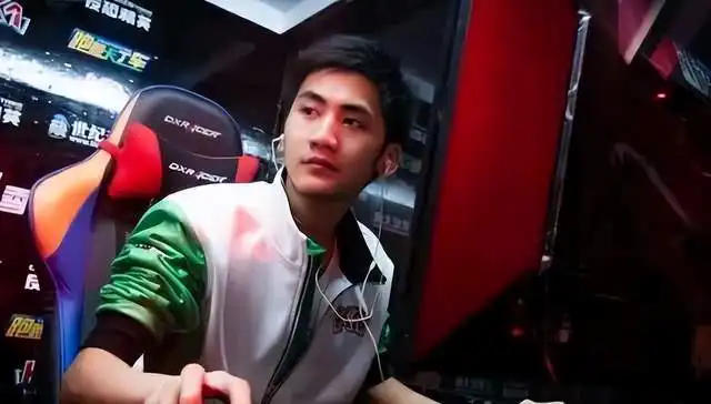 csgo茄子现身三只羊集团,即将开播疯狂小杨哥继续向电竞圈发展
