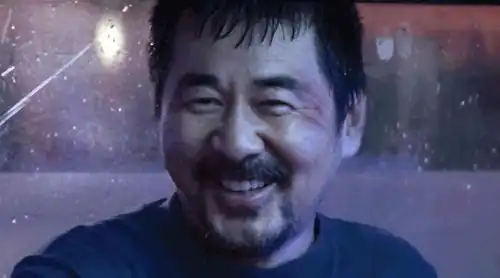这一次轮到陈建斌翻车了坐着屁股不抬和丁勇岱握手,很高傲
