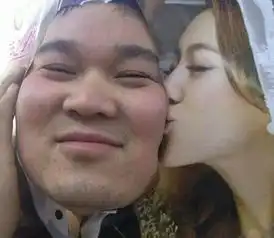 哥们你这表情,直接可以旅游景点对外宣传表情包了
