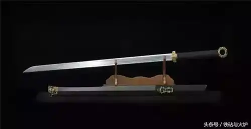 随着这种冷兵器的出现,中国骑兵历史上第一次拿上砍刀
