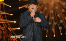 十年前陪你唱歌的人还在你身边吗
