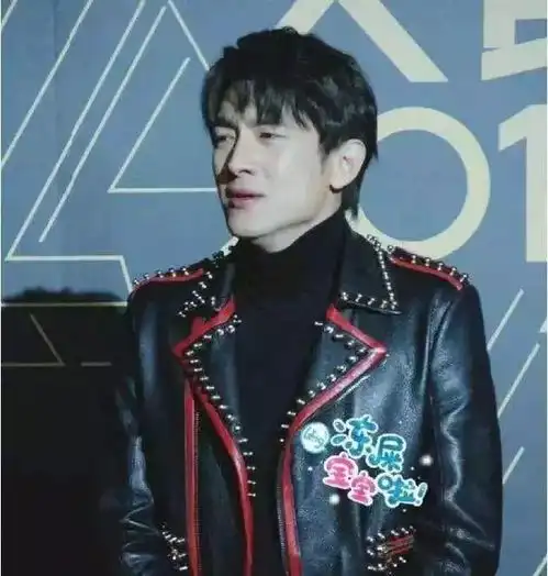 明星们真的不怕冷吗关晓彤都快哭了,雷佳音直接冻成表情包
