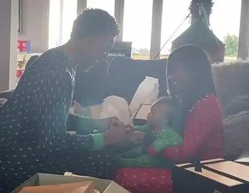 黑人问号球星求婚尼克杨,你所熟悉的表情包结婚了
