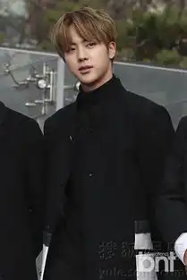 防弹少年团b1a4等出席活动搞怪表情逗粉丝
