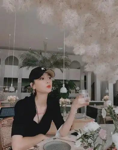 曹云金再次被曝在酒吧与美女相约,不知现在感情状态如何
