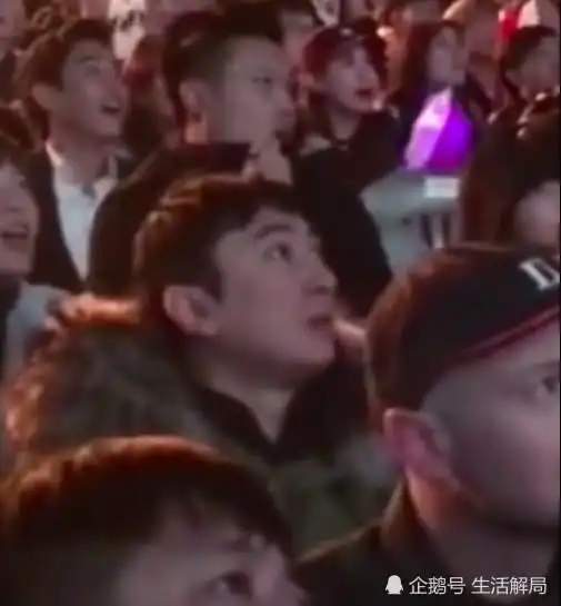 ig比赛现场,看到王思聪的表情,网友不愧是见过大世面的人
