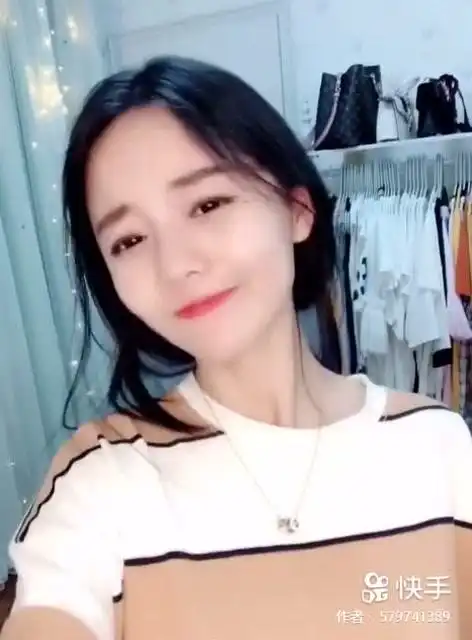 最近网上刚流行的音乐,小姐姐这么配表情,真的不忍直视