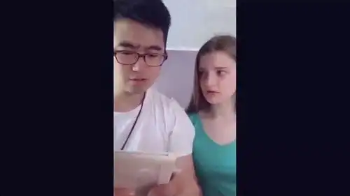 搞笑夫妻老公老婆对话,最后老公的表情亮了
