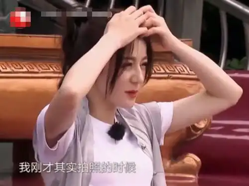 表情极挑热巴揭穿张艺兴身份,有谁注意艺兴的表情女生都懂表情
