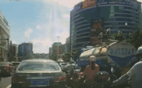 gif,自挂东南枝哈哈原来是这么个自挂笑死了围观的就不能帮我一下吗
