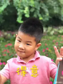 胡可晒小儿子表情包小鱼儿表情百变搞怪十足
