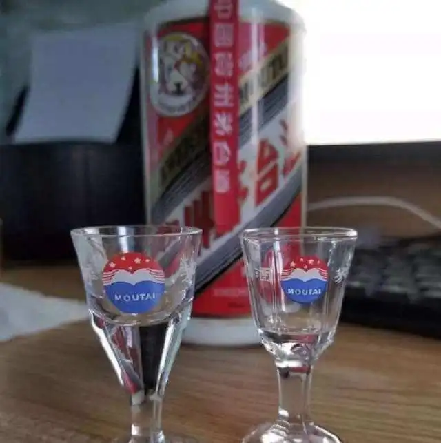买茅台送的小酒杯是喝酒用的大错特错老酒鬼告诉你

