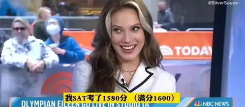 学霸的微笑谷爱凌背着书包去上课,在斯坦福大学里和同学合影
