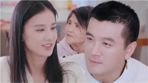 杨子与圣依对视时的一句话,让圣依感动落泪,一旁的婆婆露出欣慰的表情