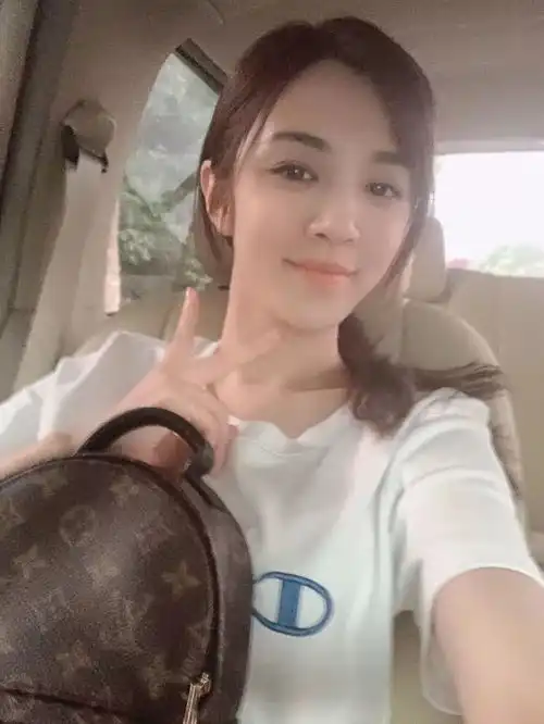 表情王晓晨生日忙工作寄语粉丝感谢付出腾讯新闻表情
