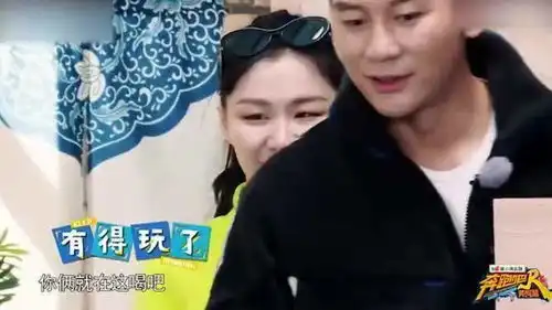 蔡徐坤吃醋的表情太好笑了,一脸的无奈,结果最后完美的避过了拉面
