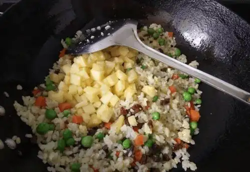 水果不要只会吃了,原来用来做饭更美味,三下两下就2大碗下肚了

