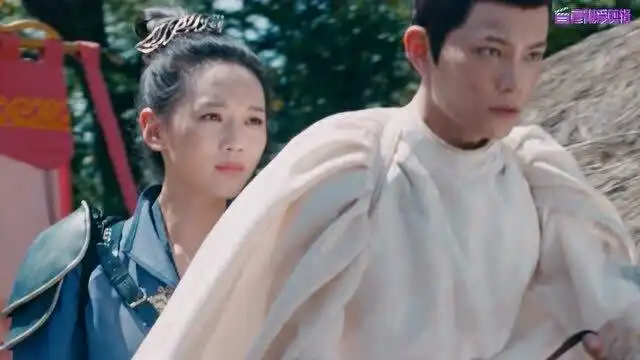 就在芊芊要被抓到之时,韩烁和楚楚赶了回来,芊芊的表情也太搞笑了
