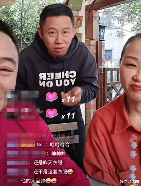 太甜了孙卓回家后,孙海洋彭四英心情大好,直播间里狂撒狗粮
