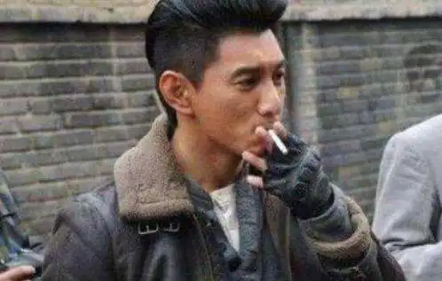 吴奇隆这是胖多少脸看起来像老人,网友刘诗诗这是带着奶奶
