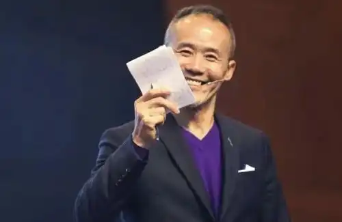 张兰患新冠仍坚持直播,71岁王石也自曝确诊,袁弘张歆艺已康复分享心得

