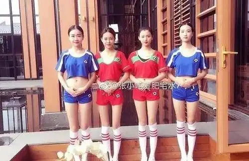 16年杨超越素人时期在浙江打工当礼仪小姐,颜值放人群里就很出众
