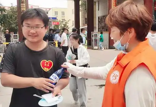 百城联动爱在高考中牟县长城志愿者开展免费爱心送考活动
