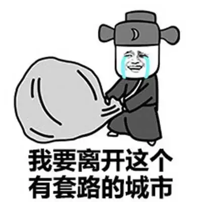一对年近古稀的老人手拉手的去逛街,老奶奶可能是觉得不好意思
