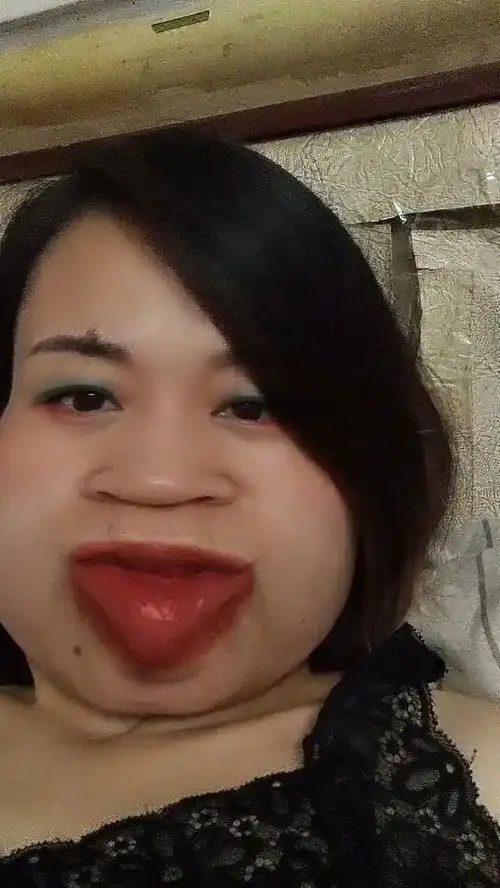 一夜爆红的大嘴唇子
